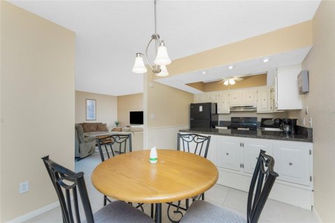 Condo in Rotonda, Florida, 2 bedrooms  № 1619463 - photo 11