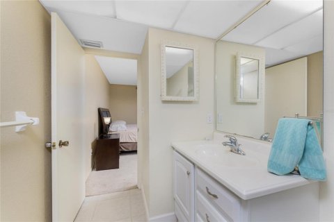 Condo in Rotonda, Florida, 2 bedrooms  № 1619463 - photo 20