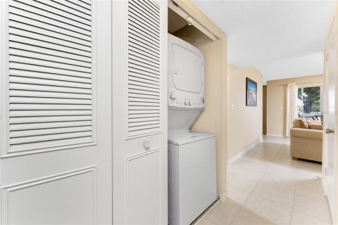 Condo in Rotonda, Florida, 2 bedrooms  № 1619463 - photo 24