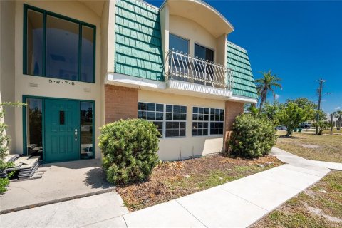 Condo in Rotonda, Florida, 2 bedrooms  № 1619463 - photo 5