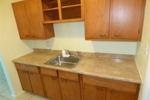 House in Port Charlotte, Florida 2 bedrooms, 59.92 sq.m. № 1802106 - photo 4
