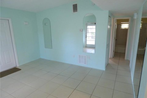 House in Port Charlotte, Florida 2 bedrooms, 59.92 sq.m. № 1802106 - photo 10