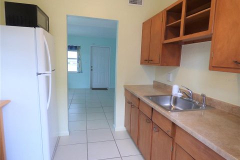 House in Port Charlotte, Florida 2 bedrooms, 59.92 sq.m. № 1802106 - photo 5