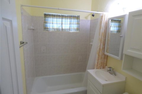 House in Port Charlotte, Florida 2 bedrooms, 59.92 sq.m. № 1802106 - photo 14