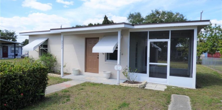 House in Port Charlotte, Florida 2 bedrooms, 59.92 sq.m. № 1802106