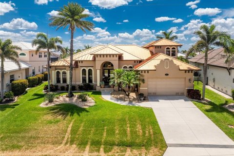 Casa en venta en Punta Gorda, Florida, 3 dormitorios, 285.86 m2 № 1673238 - foto 1