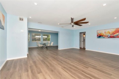 Casa en venta en Tampa, Florida, 3 dormitorios, 152.55 m2 № 1662578 - foto 2