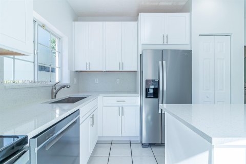 House in Boca Raton, Florida 3 bedrooms, 174.75 sq.m. № 2003382 - photo 13