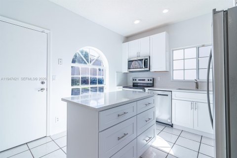 House in Boca Raton, Florida 3 bedrooms, 174.75 sq.m. № 2003382 - photo 12