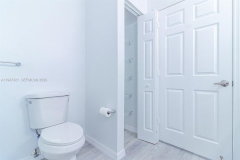 House in Boca Raton, Florida 3 bedrooms, 174.75 sq.m. № 2003382 - photo 26