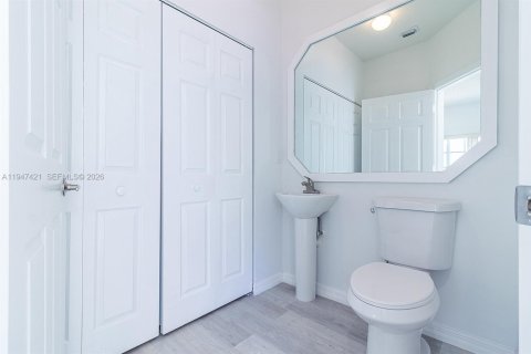 House in Boca Raton, Florida 3 bedrooms, 174.75 sq.m. № 2003382 - photo 16