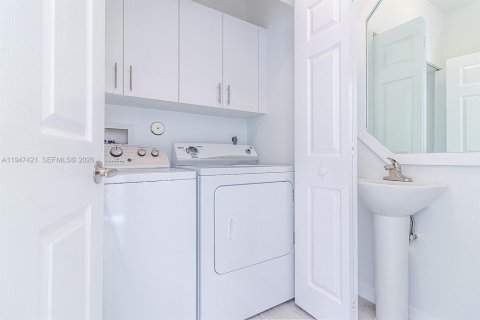 House in Boca Raton, Florida 3 bedrooms, 174.75 sq.m. № 2003382 - photo 17