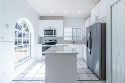 House in Boca Raton, Florida 3 bedrooms, 174.75 sq.m. № 2003382 - photo 11