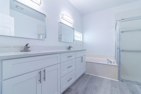 House in Boca Raton, Florida 3 bedrooms, 174.75 sq.m. № 2003382 - photo 24