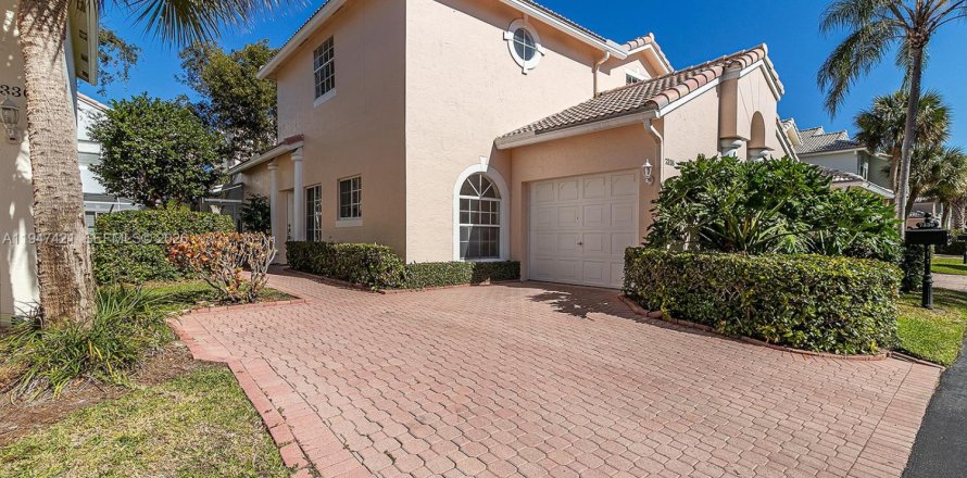 House in Boca Raton, Florida 3 bedrooms, 174.75 sq.m. № 2003382