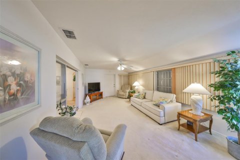 House in Sun City Center, Florida 2 bedrooms, 130.25 sq.m. № 1649811 - photo 17