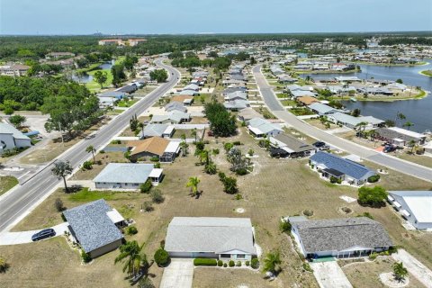 House in Sun City Center, Florida 2 bedrooms, 130.25 sq.m. № 1649811 - photo 2