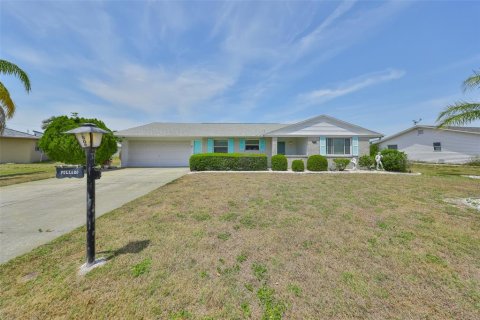 House in Sun City Center, Florida 2 bedrooms, 130.25 sq.m. № 1649811 - photo 1