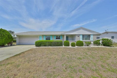 House in Sun City Center, Florida 2 bedrooms, 130.25 sq.m. № 1649811 - photo 5