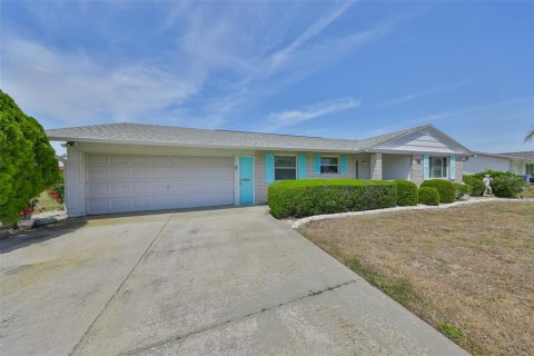 House in Sun City Center, Florida 2 bedrooms, 130.25 sq.m. № 1649811 - photo 6