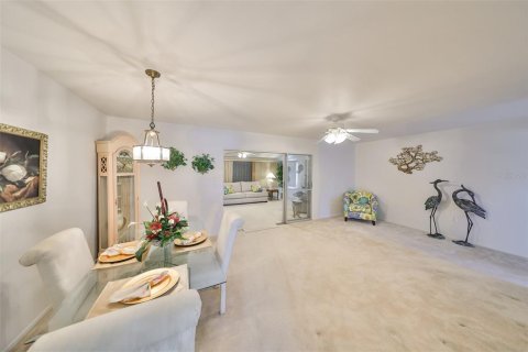 House in Sun City Center, Florida 2 bedrooms, 130.25 sq.m. № 1649811 - photo 15