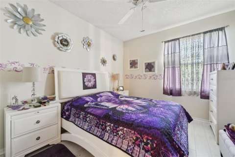 Condo in Sun City Center, Florida, 2 bedrooms  № 1583956 - photo 18