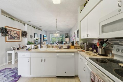 Condo in Sun City Center, Florida, 2 bedrooms  № 1583956 - photo 16