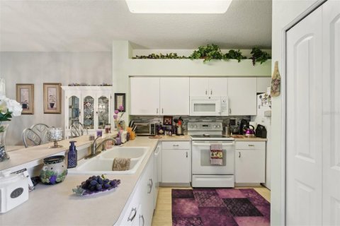 Condo in Sun City Center, Florida, 2 bedrooms  № 1583956 - photo 13