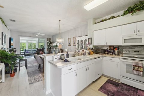Condo in Sun City Center, Florida, 2 bedrooms  № 1583956 - photo 15