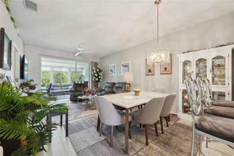 Condo in Sun City Center, Florida, 2 bedrooms  № 1583956 - photo 9