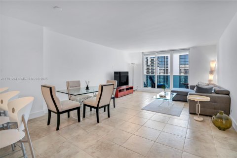 Condominio en venta en Miami Beach, Florida, 1 dormitorio, 83.61 m2 № 1693606 - foto 3
