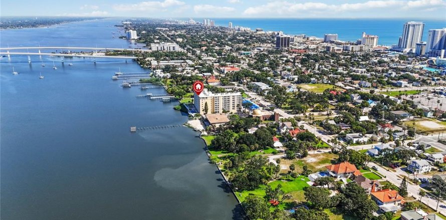 Condo in Daytona Beach, Florida, 3 bedrooms № 1853465
