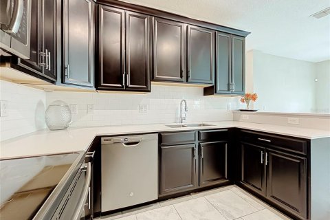 Touwnhouse à vendre à Davenport, Floride: 2 chambres, 139.82 m2 № 2399408 - photo 11