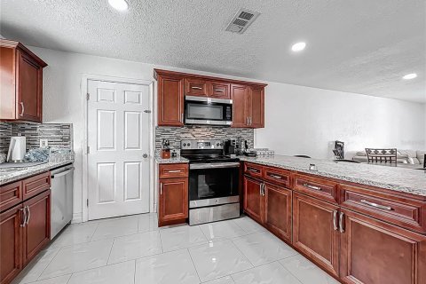 House in Orlando, Florida 2 bedrooms, 89.37 sq.m. № 1655017 - photo 5