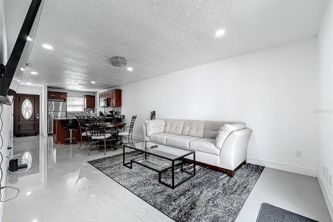 House in Orlando, Florida 2 bedrooms, 89.37 sq.m. № 1655017 - photo 10