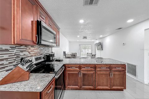 House in Orlando, Florida 2 bedrooms, 89.37 sq.m. № 1655017 - photo 3