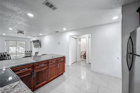 House in Orlando, Florida 2 bedrooms, 89.37 sq.m. № 1655017 - photo 4