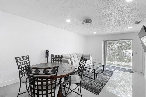 House in Orlando, Florida 2 bedrooms, 89.37 sq.m. № 1655017 - photo 8