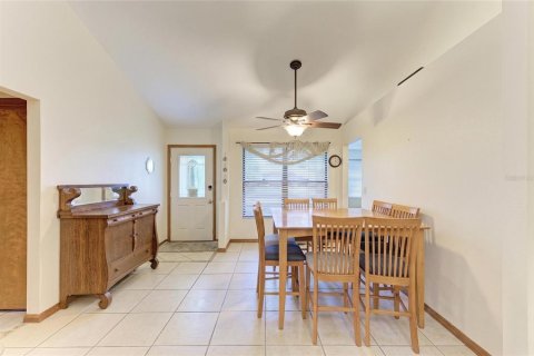 Villa ou maison à vendre à North Port, Floride: 3 chambres, 153.85 m2 № 2211389 - photo 5