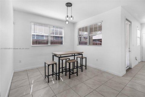 Casa en venta en Homestead, Florida, 4 dormitorios, 237.46 m2 № 1856824 - foto 13