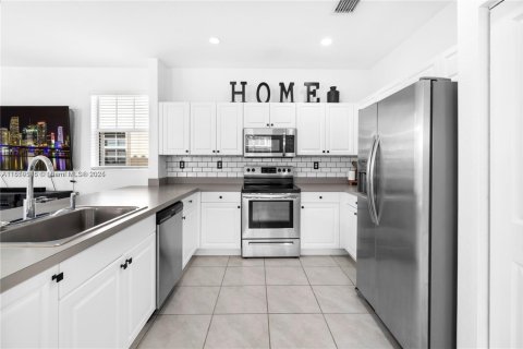 Casa en venta en Homestead, Florida, 4 dormitorios, 237.46 m2 № 1856824 - foto 12