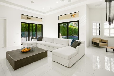 House in Boca Raton, Florida 6 bedrooms, 445.28 sq.m. № 2173362 - photo 13