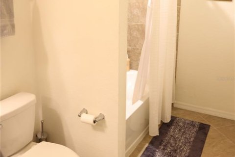 Condo in Bradenton, Florida, 2 bedrooms in LAKEWOOD NATIONAL  № 1900736 - photo 30