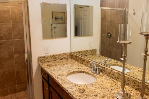 Condo in Bradenton, Florida, 2 bedrooms in LAKEWOOD NATIONAL  № 1900736 - photo 15