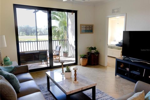 Condo in Bradenton, Florida, 2 bedrooms in LAKEWOOD NATIONAL  № 1900736 - photo 12