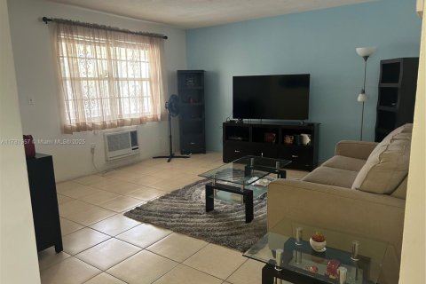 Copropriété à vendre à Miami, Floride: 1 chambre, 63.92 m2 № 1939996 - photo 2