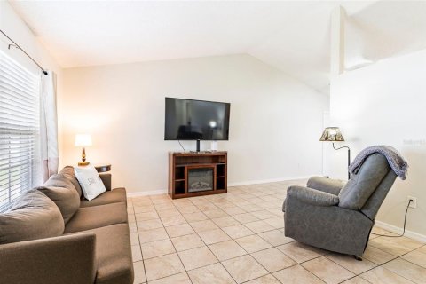 House in New Port Richey, Florida 2 bedrooms, 90.02 sq.m. № 1870839 - photo 5