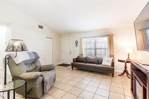 House in New Port Richey, Florida 2 bedrooms, 90.02 sq.m. № 1870839 - photo 6