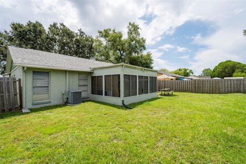 House in New Port Richey, Florida 2 bedrooms, 90.02 sq.m. № 1870839 - photo 24