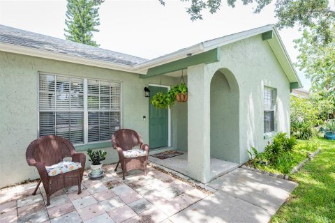 House in New Port Richey, Florida 2 bedrooms, 90.02 sq.m. № 1870839 - photo 1
